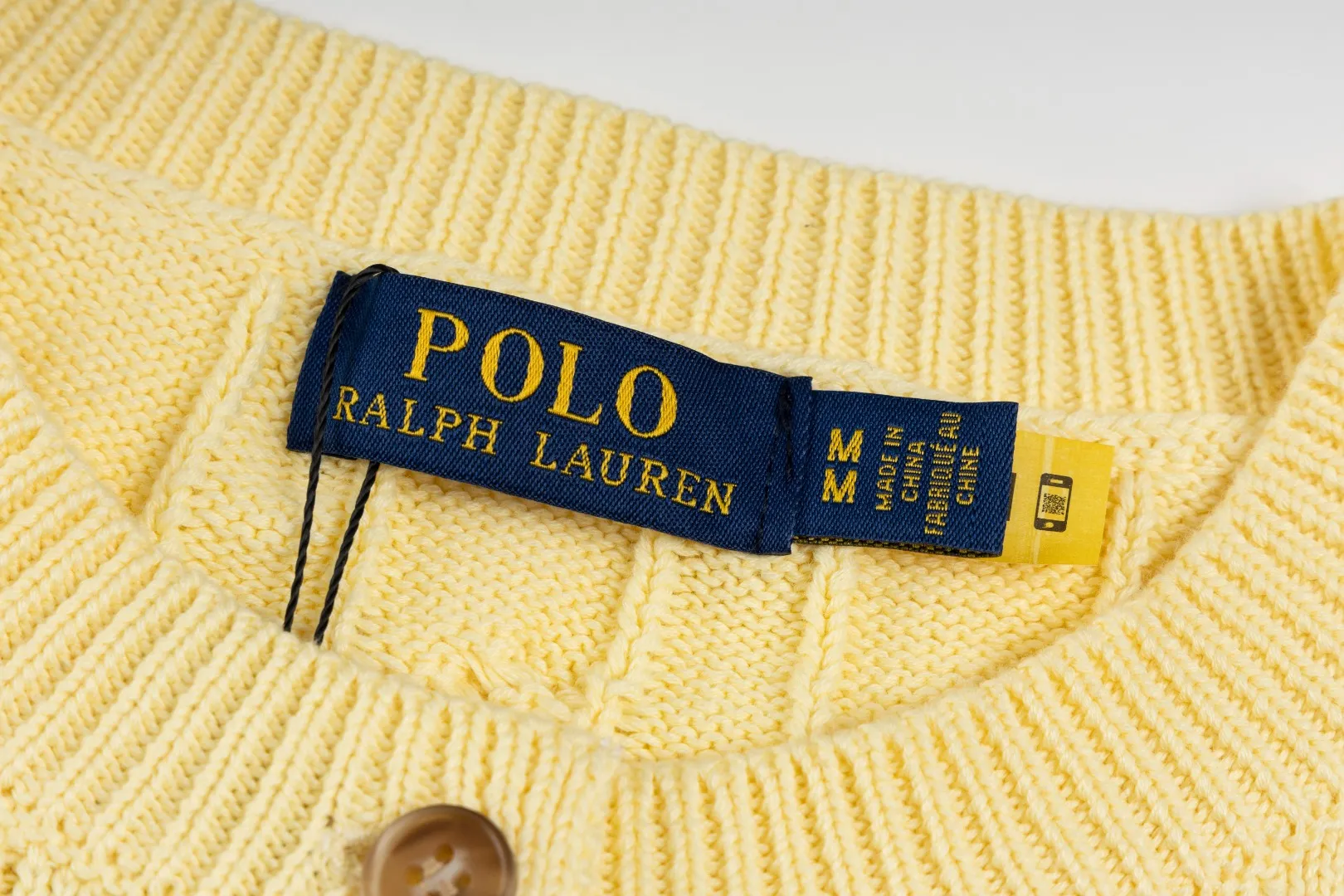 P230 #R93 RALPH LAUREN Ralph Lauren twelve colors classic small label embroidery logo seven-button knitted cable cardigan sweater women's top, high-density LOGO embroidery on the chest, original customization of tag accessories. Made of pure cotton yarn, pure cotton is skin-friendly and comfortable, small label war horse embroidered twist button cardigan sweater 🐎 high quality, follow the blogger to learn how to wear it! Let’s buy a Ralph Lauren cable sweater. It’s a super hard-to-find series after it became popular. It’s hard to find one on the official website. It’s simple and practical to wear, with a lazy and loose feel. The thickened fabric has more texture, feels soft and delicate, and has a loose fit. Whether worn alone or layered, you can wear different styles of fashion with just one piece!   Size: